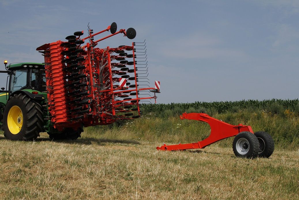 Le Nouveau Combin De Semis Kuhn CSC 6000 Est Coupl e La TF 1500 le-nouveau-combin-de-semis-kuhn-csc-6000-est-coupl-e-la-tf-1500